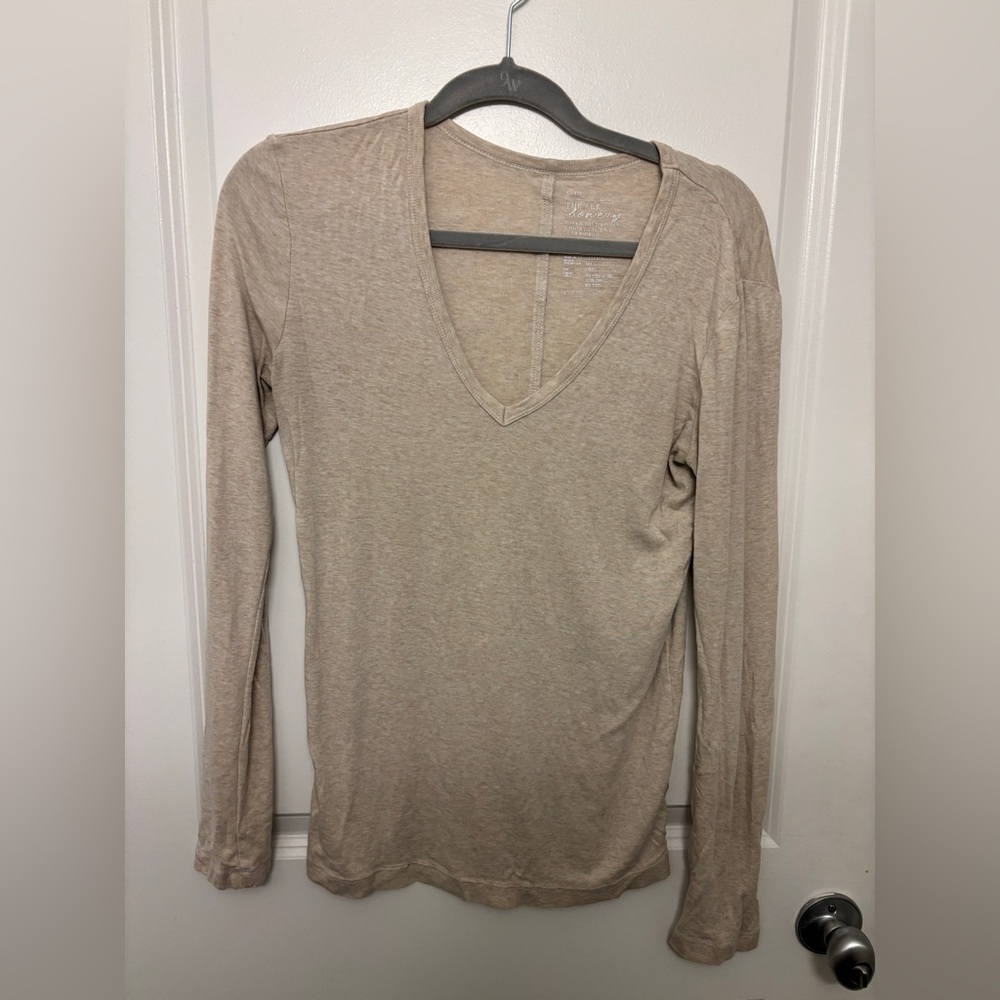 CLEAROUT: Gap - Bowery Soft V-Neck Shirt